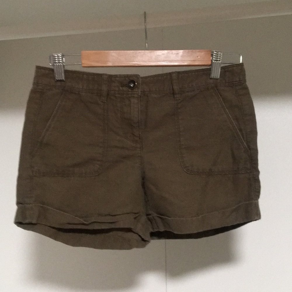 Loft olive color short size 00P
